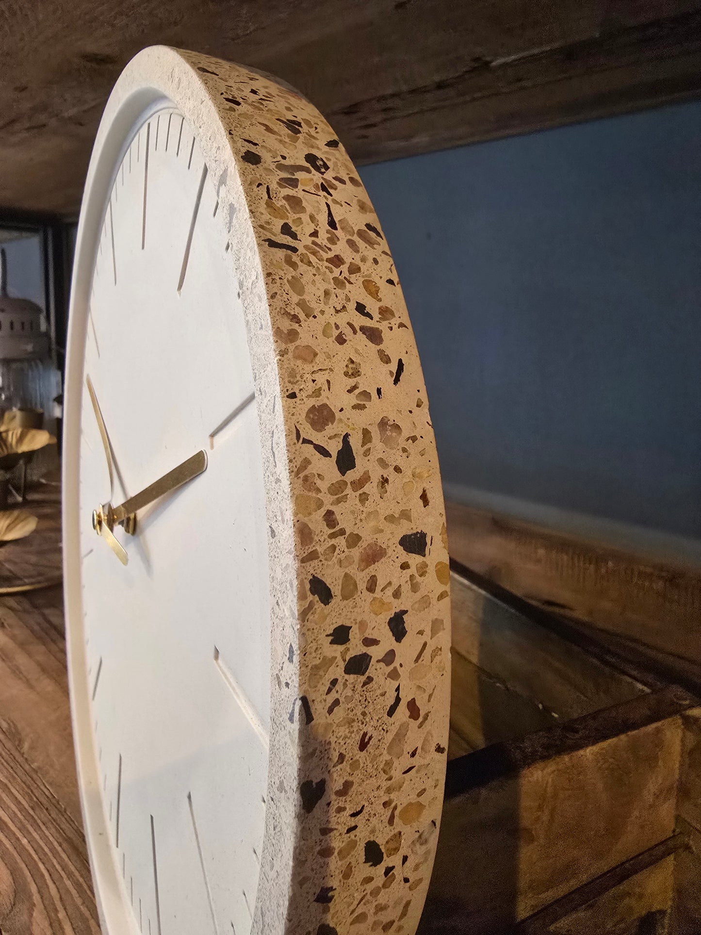 Sonderangebot - Terrazzo Uhr, Wanduhr, weiß, goldene Zeiger