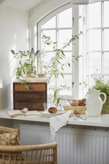 heller Brotkorb, rund, geflochten, Spießtanne