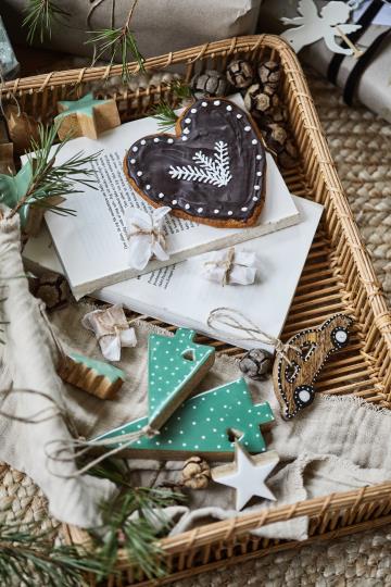 Anhänger Baum, Mangoholz, grün, weiße Punkte, klein