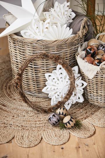 Naturkranz, mit Lärchenzapfen