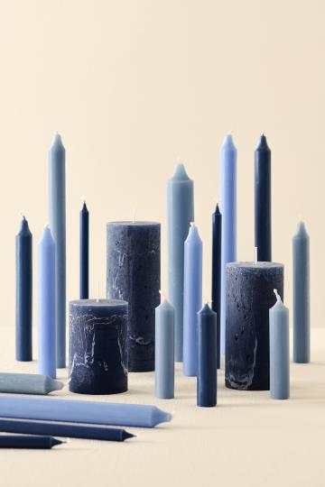 Stumpenkerze Celia, 10cm hoch, kornblumen-blau
