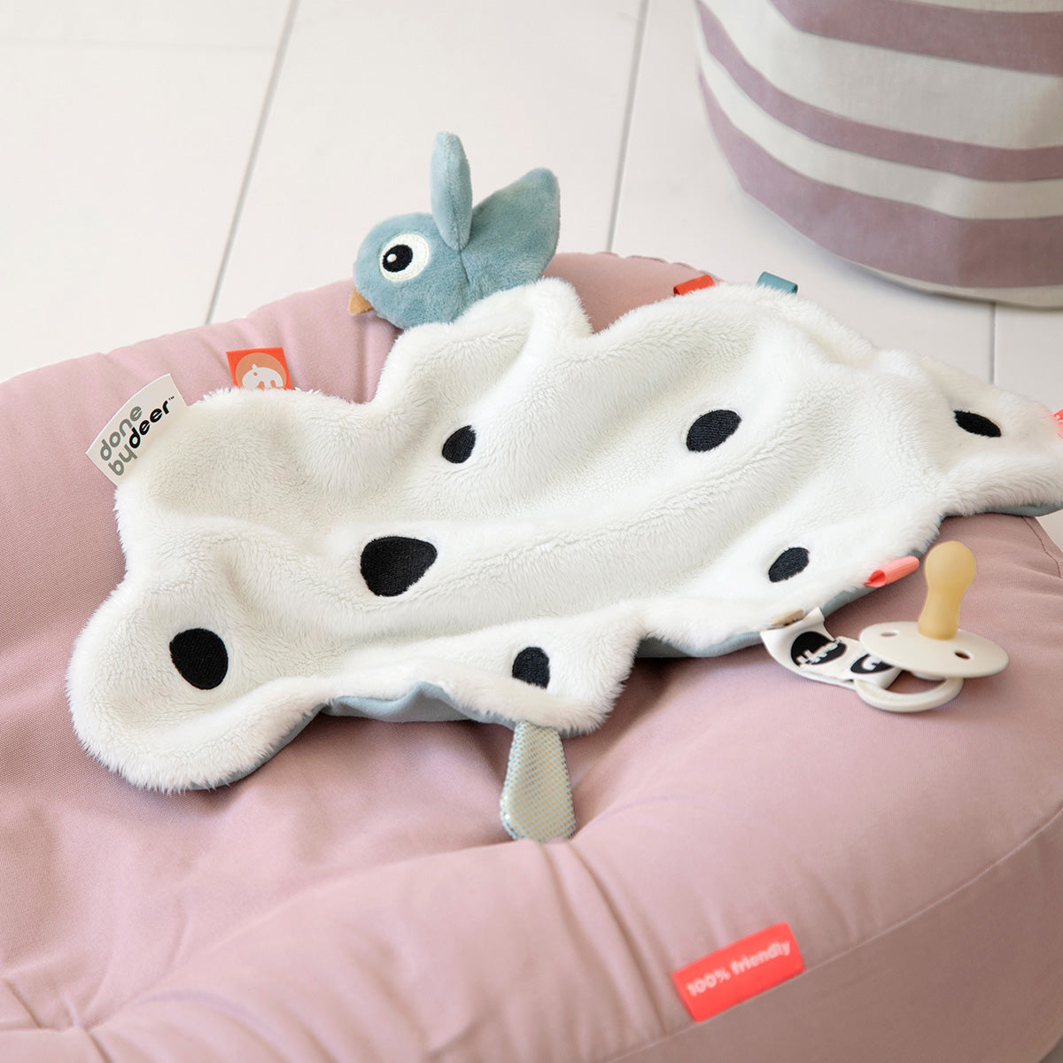 Baby Kuscheltuch, kleine Kuscheldecke mit Schnullerhalter, Happy Clouds