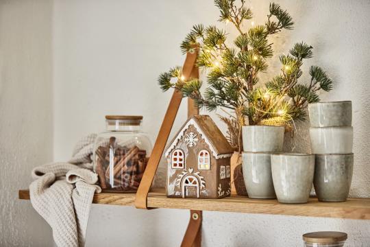 Kerzenhaus braun, Lebkuchenhaus Optik, mit Schneekristall, Keramik, lasiert