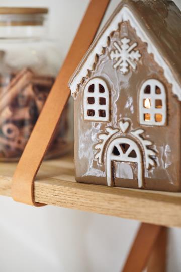 Kerzenhaus braun, Lebkuchenhaus Optik, mit Schneekristall, Keramik, lasiert