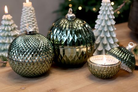 Kerze, in Glas-Weihnachtskugel mit Muster, H14,5/D13m moosgrün  von Chic Antique