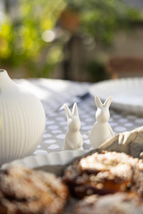 Osterhase Freja, weiß, Keramik von Storefactory