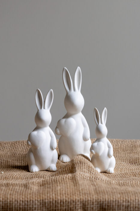 Osterhase Olivia, klein, weiß, stehend, Keramik von Storefactory