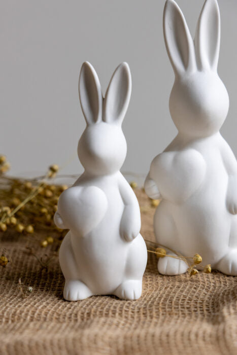 Osterhase Olivia, mittel, weiß, stehend, Keramik von Storefactory