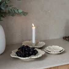 Großer Dekoteller Äng, mehrere Blüten, beige von Storefactory