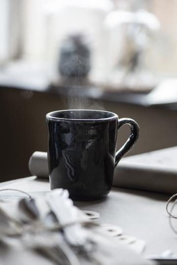 Becher Dunes, schwarz, antique black, Steingut