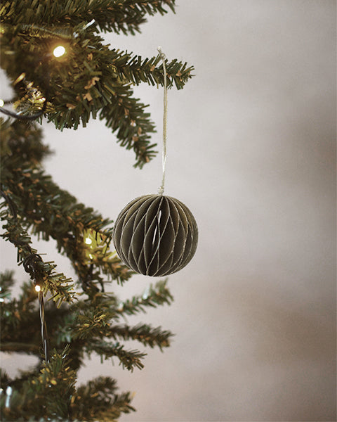 Papierkugel Bona, Faltkugel, Weihnachtskugel, hell grün, klein