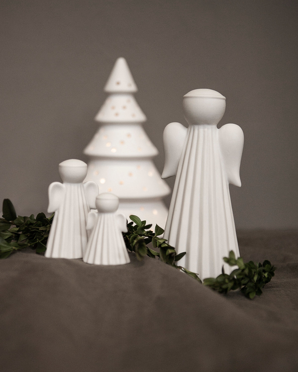 Weihnachtsengel Saga, Keramik, groß
