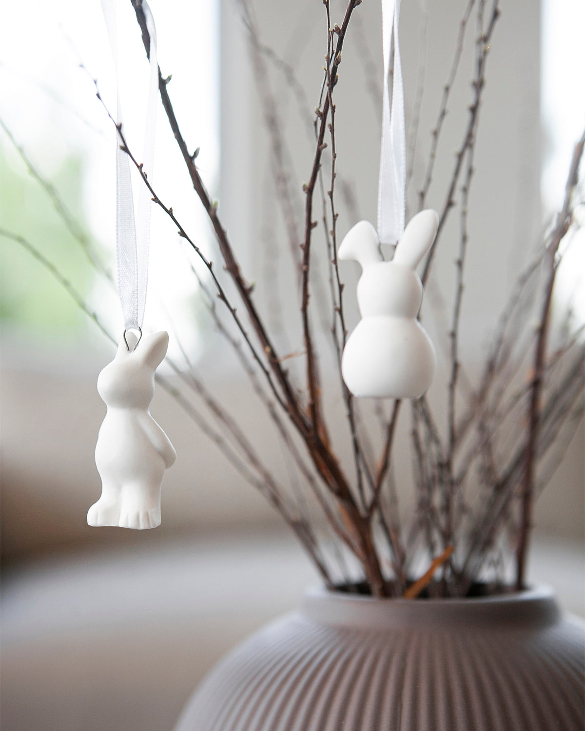 Anhänger Osterhase Emil, Keramik, weiß