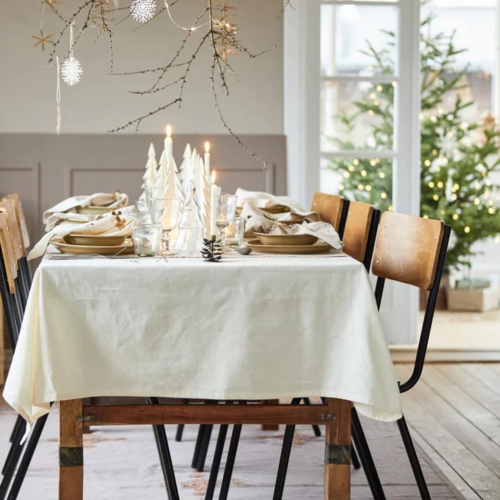 Der perfekte gedeckte Tisch zur Weihnachtszeit