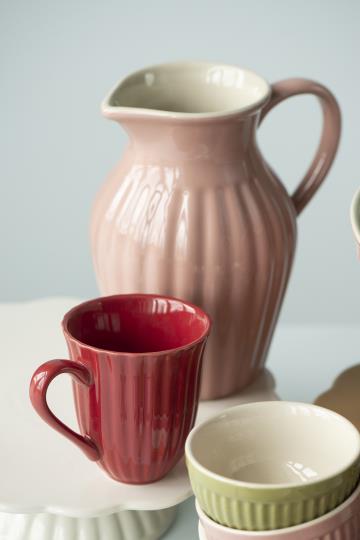 Tasse mit Rillen, Steingut, erdbeerrot