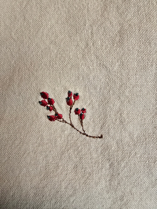 Stoffserviette Tradition, roter Winterzweig, leinenfarben 40x40cm