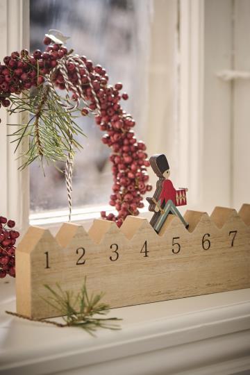 Holzkalender, 1-24, gehender Gardist, Adventskalender