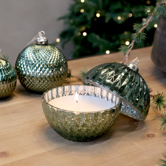 Kerze, in Glas-Weihnachtskugel mit Muster, H14,5/D13m moosgrün  von Chic Antique