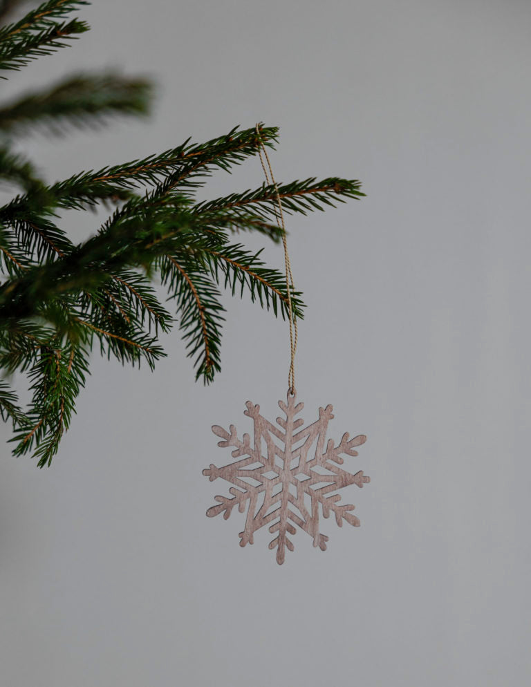 Holzanhänger Askeryd, Schneeflocke, beige