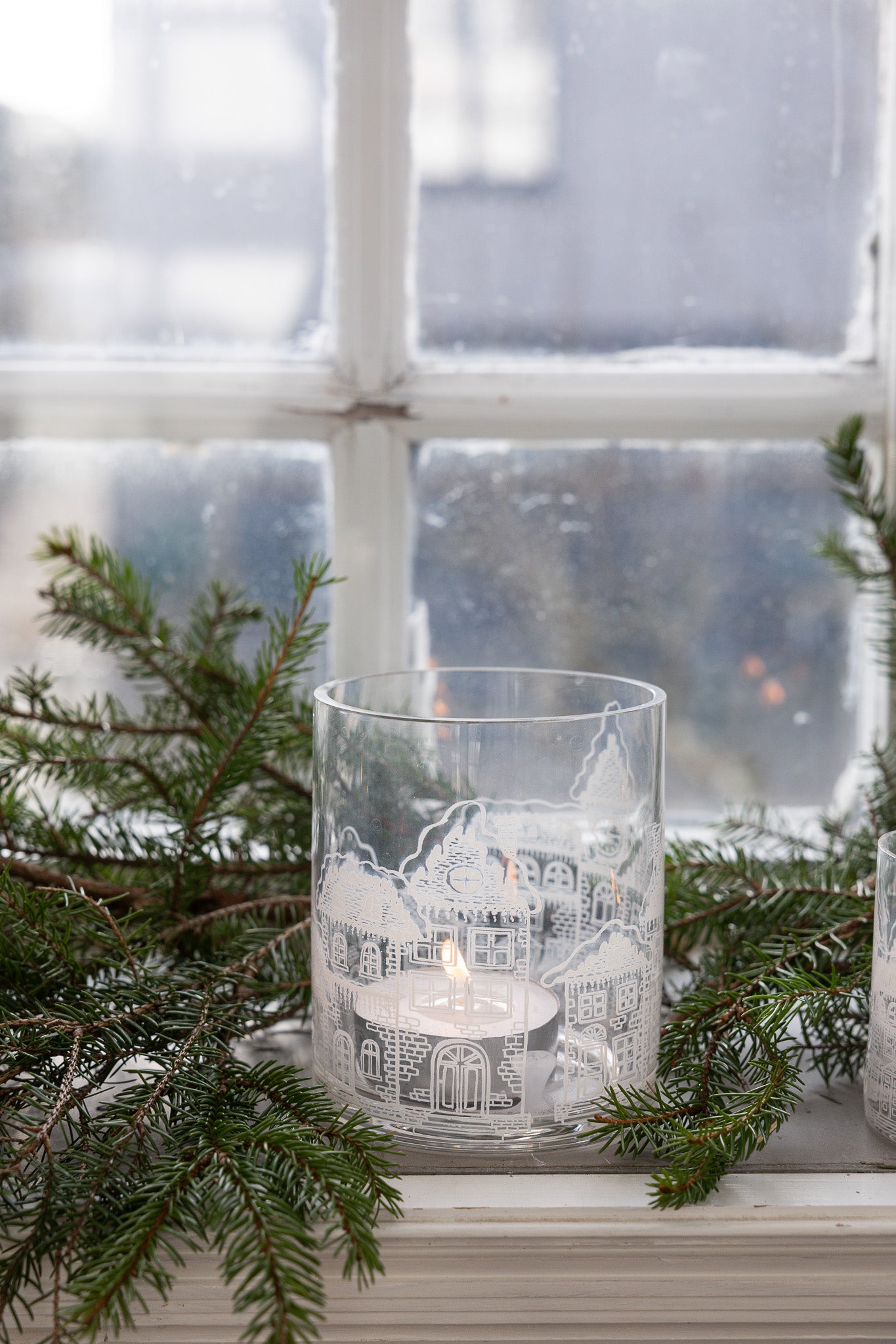 Kerzenhalter, Teelichthalter Byhult, graviert, Dorf, groß