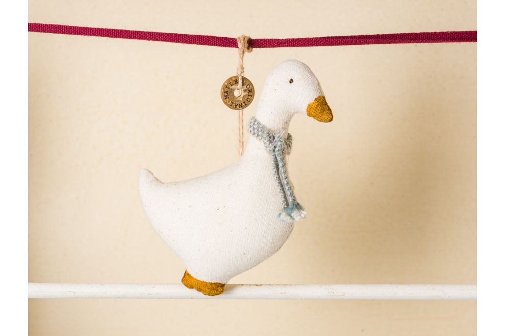Maileg Anhänger, Gans aus Stoff, blaues Halsband